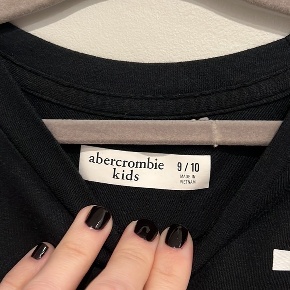 Abercrombie Kids Boys Black T-shirt - Picture 3 of 4